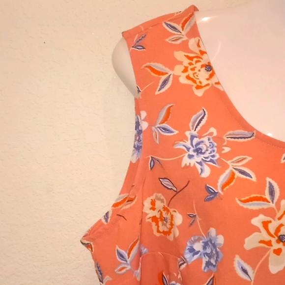 Denim & Co Peach Floral Printed Sleeveless Blouse with Peplum - Picture 5 of 9